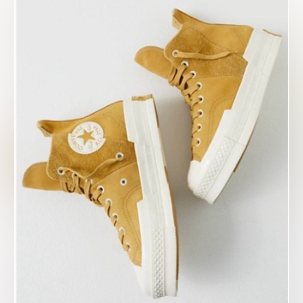 Chuck 70 Plus Warm Winter Suede Sneakers

Women’s 7.5